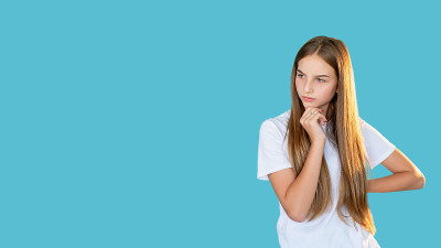 困惑的少年问题解决不确定的女孩