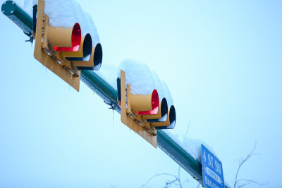 阿尔伯塔省卡尔加里交通灯提前降雪