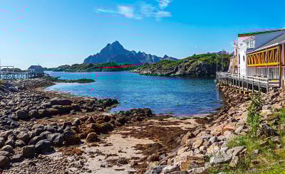 斯沃瓦尔海滨港口的夏日美景。