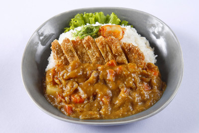 日式炸猪肉饭配咖喱酱