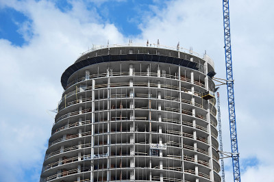 起重机及高层建筑工地