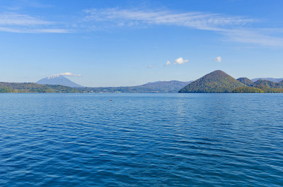 日本北海道洞爷湖和Yotei山的风景。
