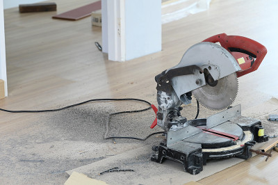 建筑木工工具木工用电锯。