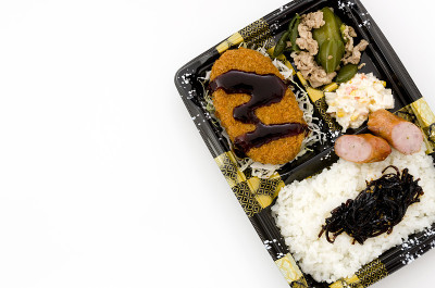 日本便当午餐盒，牛肉炸肉排便当
