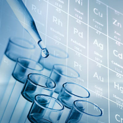有元素周期表背景的科学实验室试管