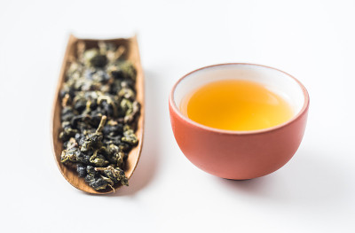 新鲜台湾乌龙茶及茶壶