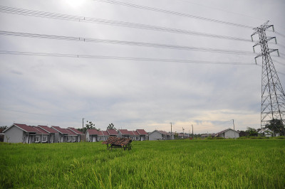 几十座房屋矗立在印度尼西亚贾瓦中部德马克pucangding地区