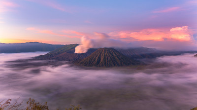 清晨的布罗莫山