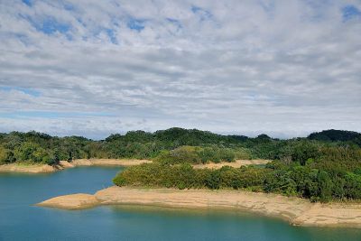 水库。