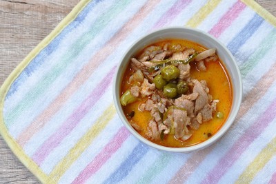咖喱猪肉和茄子椰奶或Panang泰国食物