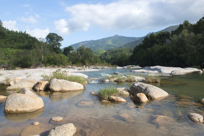 洪巴山河