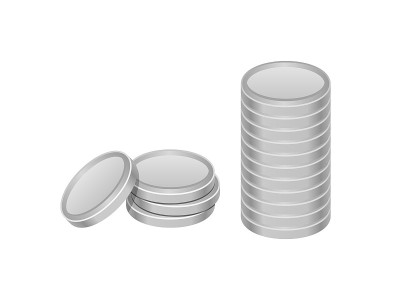 银币堆栈。两堆现实的金属货币。