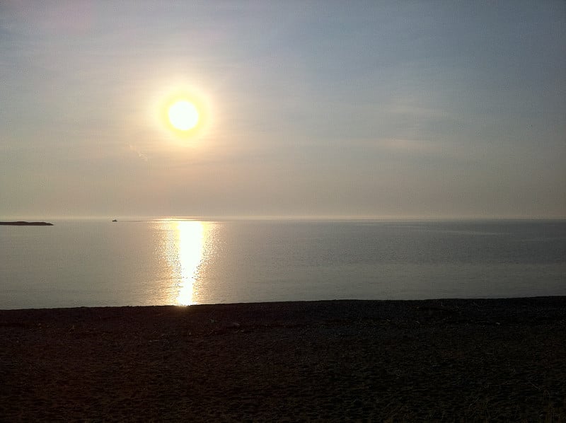 太阳落在休伦湖上