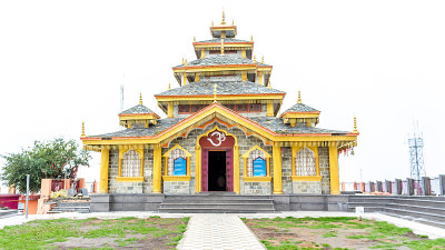 Surkanda Devi，印度北阿坎德邦卡纳塔尔附近的印度教寺庙