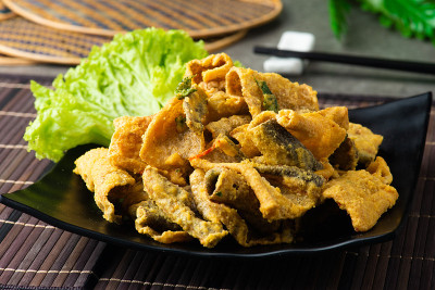 咸蛋香酥鱼皮