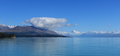 美丽的普卡基湖在新西兰