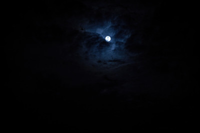 剑桥夜景，位于英格兰东部剑河畔的一座城市，著名的剑桥大学就在这里