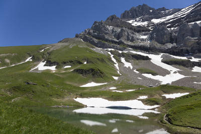 登特杜米迪山脉的阿尔卑斯雪球(Champéry，瑞士)