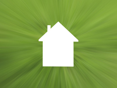 绿色背景上的白色家庭住宅。房子的象征