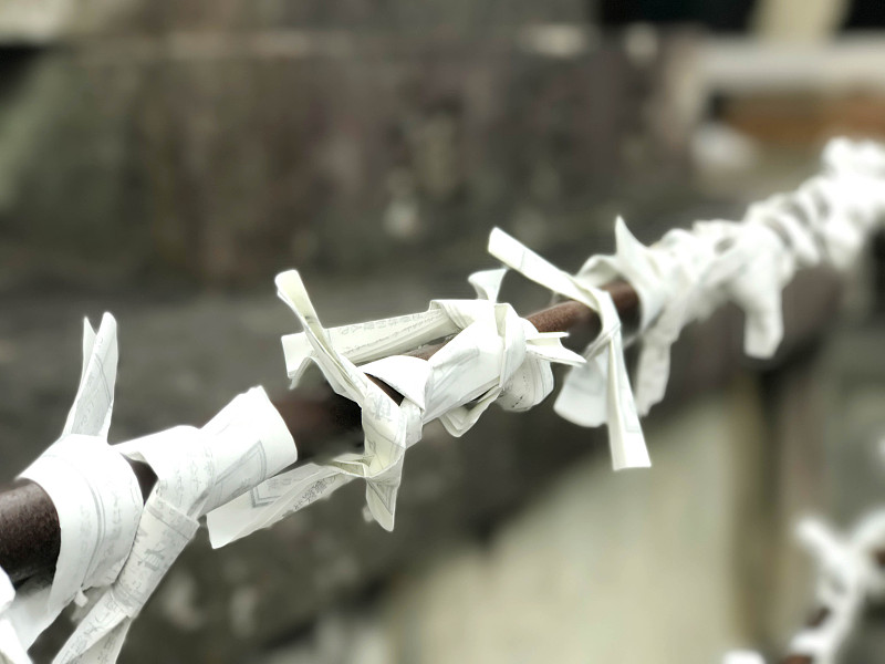 主介或算命纸在日本，绑在铁棒上-选择性重点