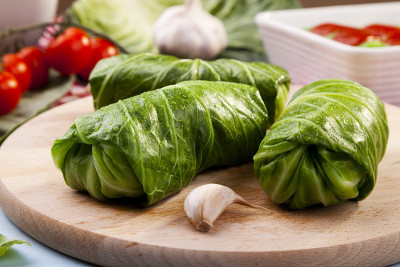 卷心菜塞满了米饭和肉