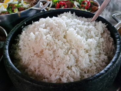 巴西食物中的传统煮白米饭
