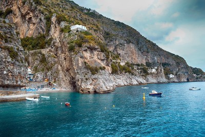 在意大利旅行。阿马尔菲海岸与大海