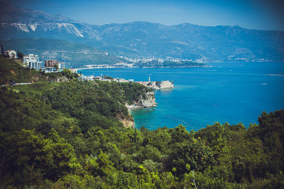美丽的风景和黑山海景。Budva