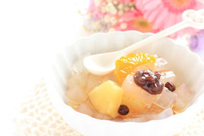 日本糖果，水果，黑豆和海藻果冻