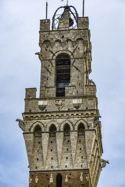 意大利锡耶纳的Torre del Mangia塔顶