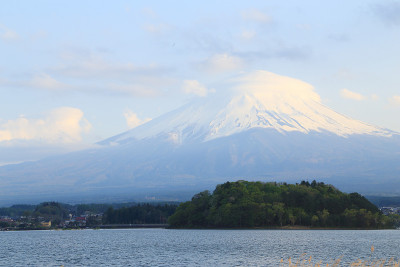 从川口湖看富士山