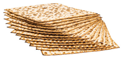 在白色背景上隔离Matzo。无酵饼,无酵饼