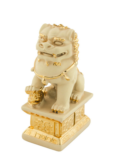 中国风水，皮秀雕像孤立在白色背景上