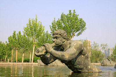 古希腊人物雕塑在水上公园，特写照片
