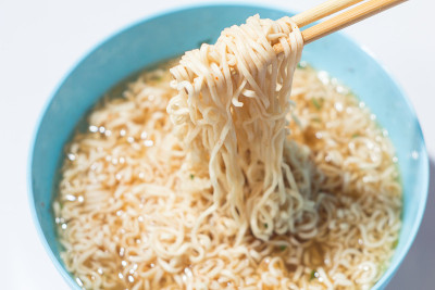 筷子里的面条