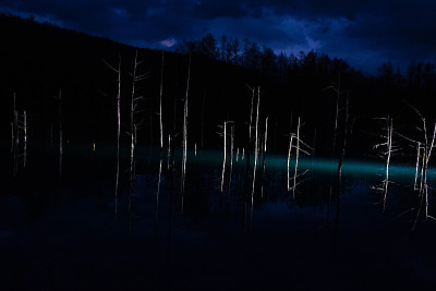 夜光湖在别