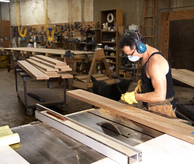 Man Building定制硬木家具