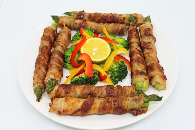 烤绿芦笋包猪肉