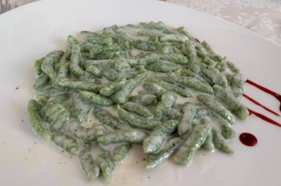 来自南蒂罗尔-特伦蒂诺的绿色意大利面食