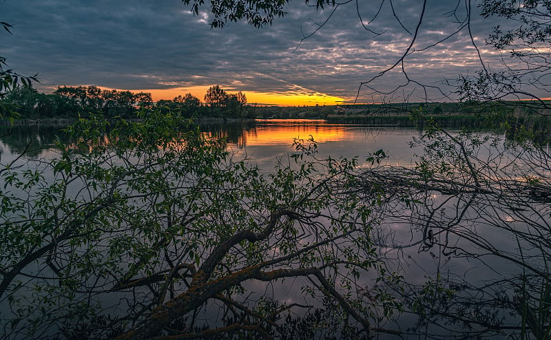 日出河