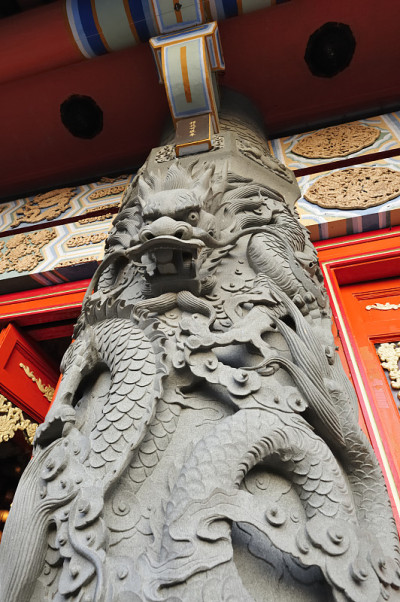 宝莲寺龙柱