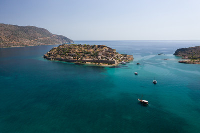 鸟瞰图，古威尼斯堡垒和前麻疯病殖民地的Spinalonga，克里特岛