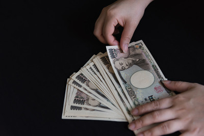 日本数钞票