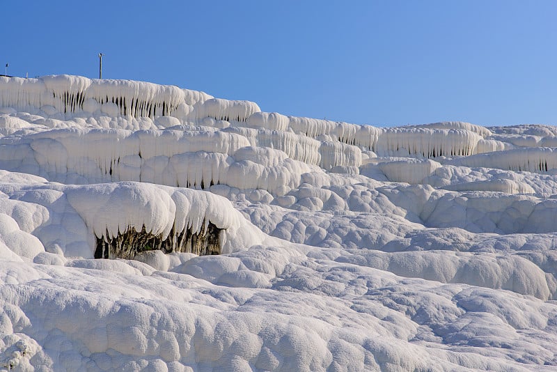 土耳其丹尼兹利Pamukkale(棉花城堡)的石灰华梯田形成