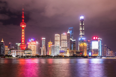 上海天际线夜景黄浦江，中国