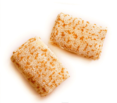 裹着馅的煎饼，白色