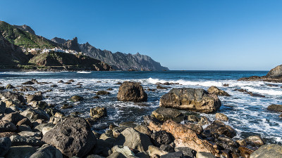 海洋崎岖的海岸