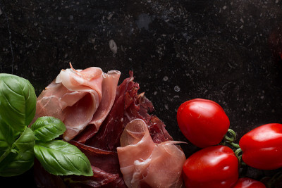Jambon组合。哈姆。jamon Serrano和生火腿