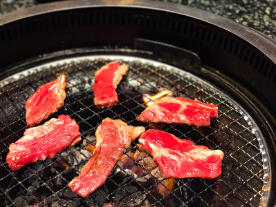 日本烧肉团的生牛肉。