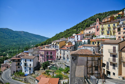意大利Basilicata地区的Castelluccio Superiore村。